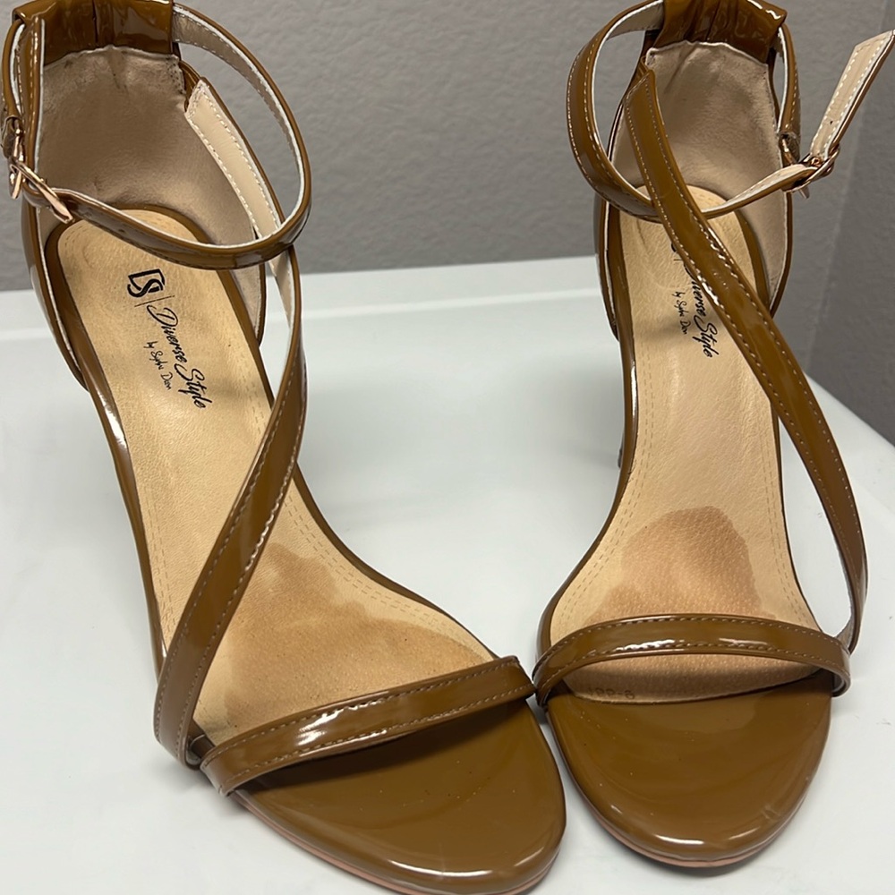 Diverse Styles by Sydni Dion Crossover Strap Heel-Cinnamon